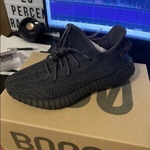 Yezzy boost 350 v2 black non reflective size 7 1/2